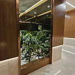 아파트 Anika Luxury At Diamond Center 스코페