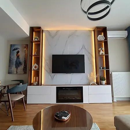 Anika Luxury At Diamond Center *