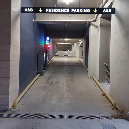 Anika Luxury At Diamond Center アパート