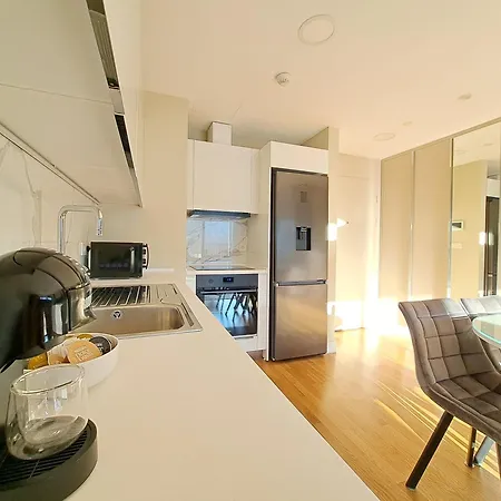 Anika Luxury At Diamond Center Apartment *