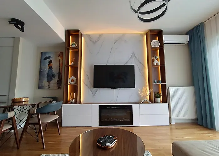 Anika Luxury At Diamond Center *