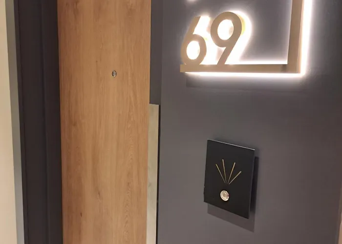 Anika Luxury At Diamond Center *