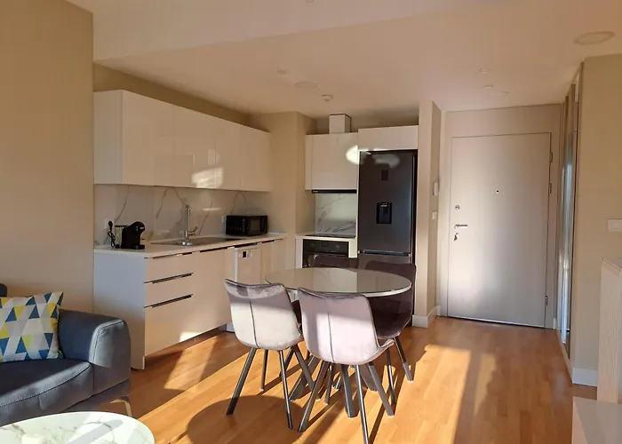 Anika Luxury At Diamond Center Apartment *