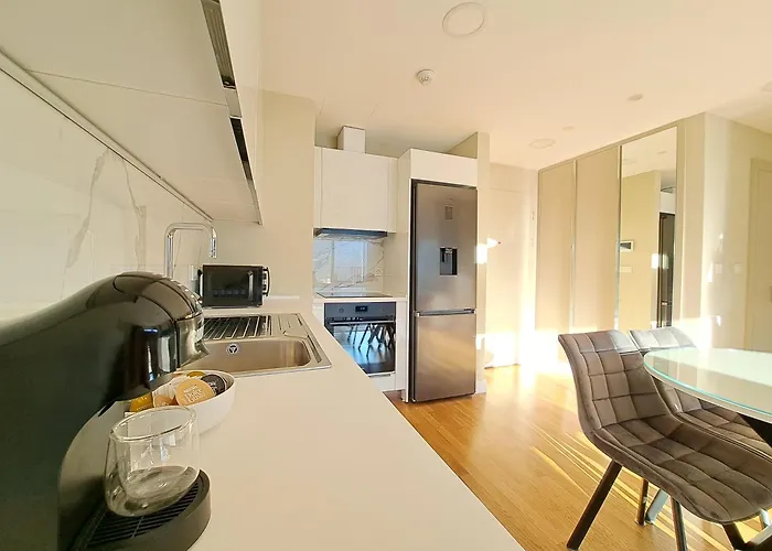 Anika Luxury At Diamond Center Apartment *