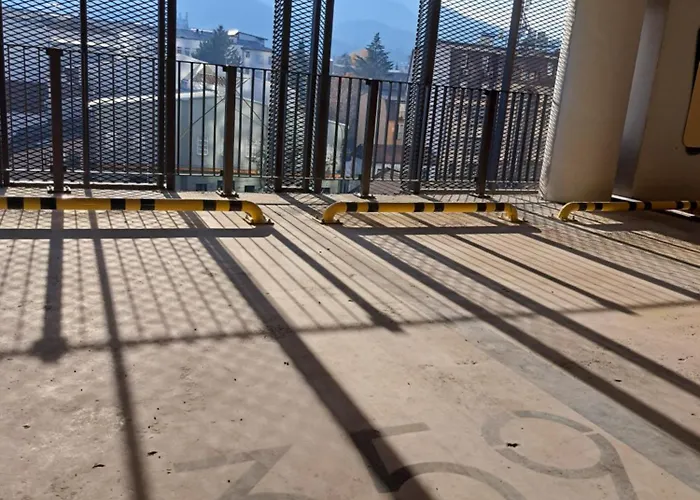 Anika Luxury At Diamond Center *